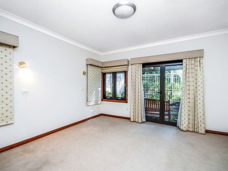 17 Albany Street, Point Frederick NSW 2250