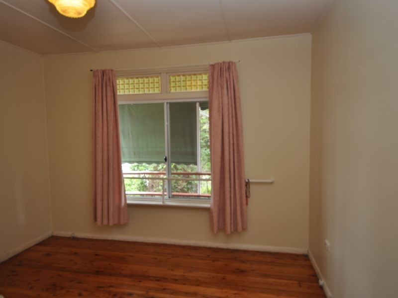 13 Lynn Avenue, Point Frederick NSW 2250