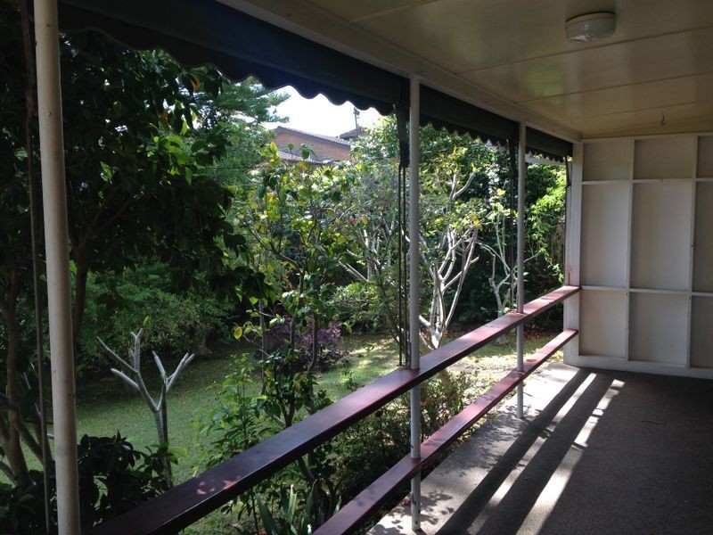 13 Lynn Avenue, Point Frederick NSW 2250
