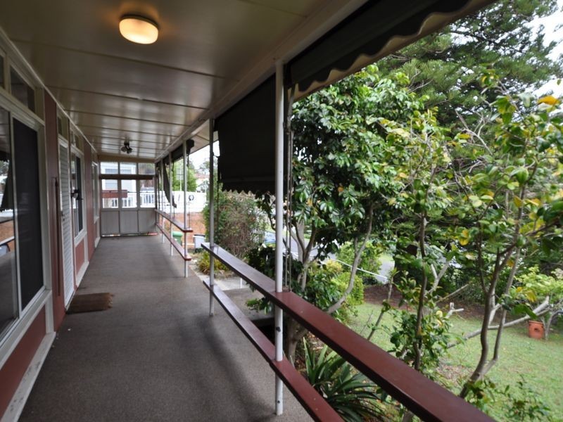 13 Lynn Avenue, Point Frederick NSW 2250