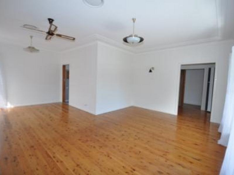 11 Brougham Street, East Gosford NSW 2250