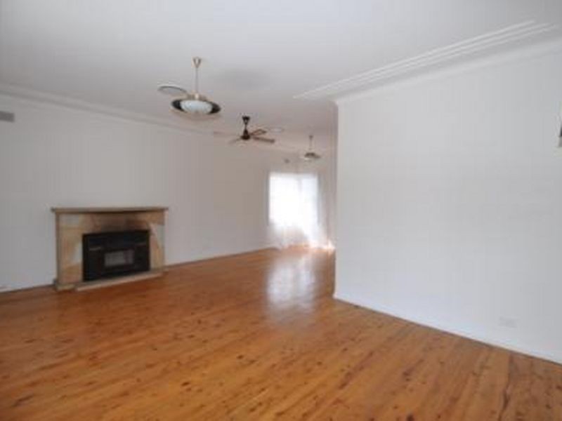 11 Brougham Street, East Gosford NSW 2250