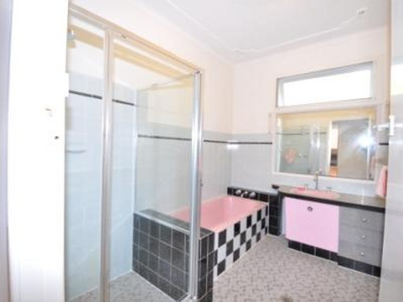 11 Brougham Street, East Gosford NSW 2250