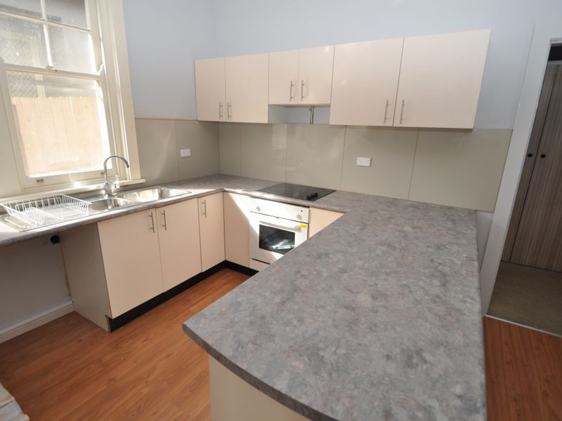 8 York Street, East Gosford NSW 2250