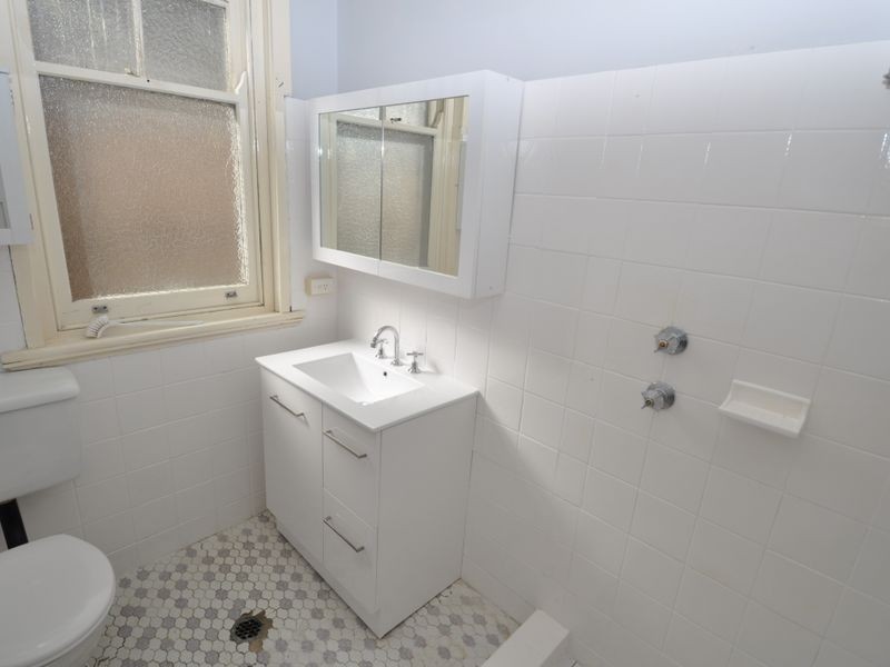 8 York Street, East Gosford NSW 2250