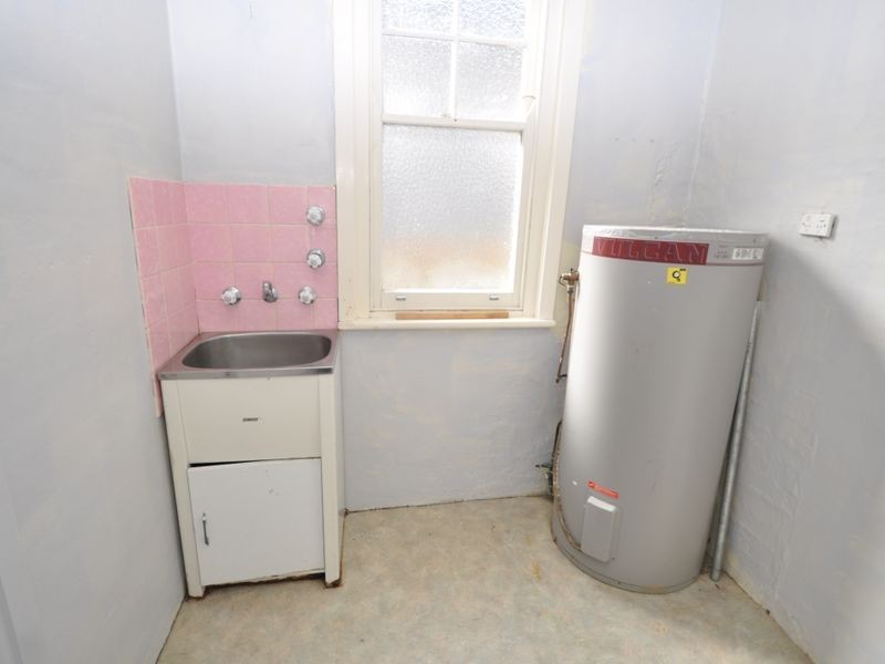 8 York Street, East Gosford NSW 2250