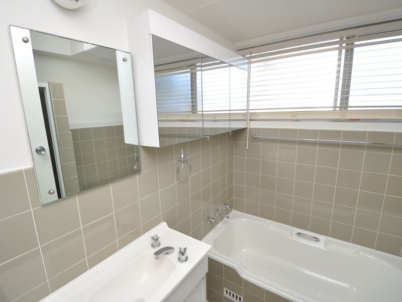 2/42 Frederick Street, Point Frederick NSW 2250