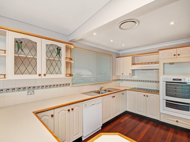 39 Kurrawa Avenue, Point Clare NSW 2250