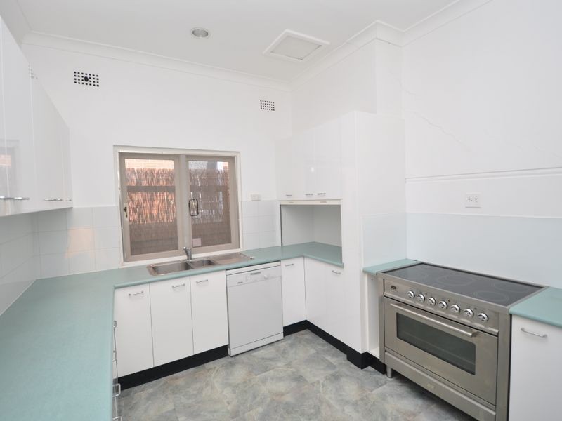 179 Albany Street, Point Frederick NSW 2250