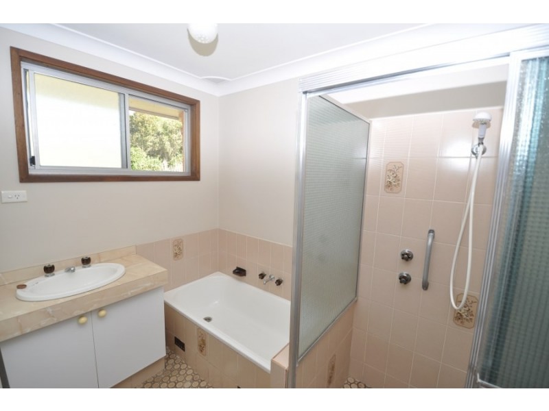 72 Newling Street, Lisarow NSW 2250
