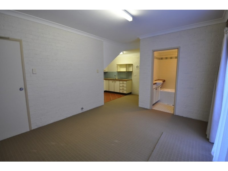 16A Roselands Avenue, Wyoming NSW 2250