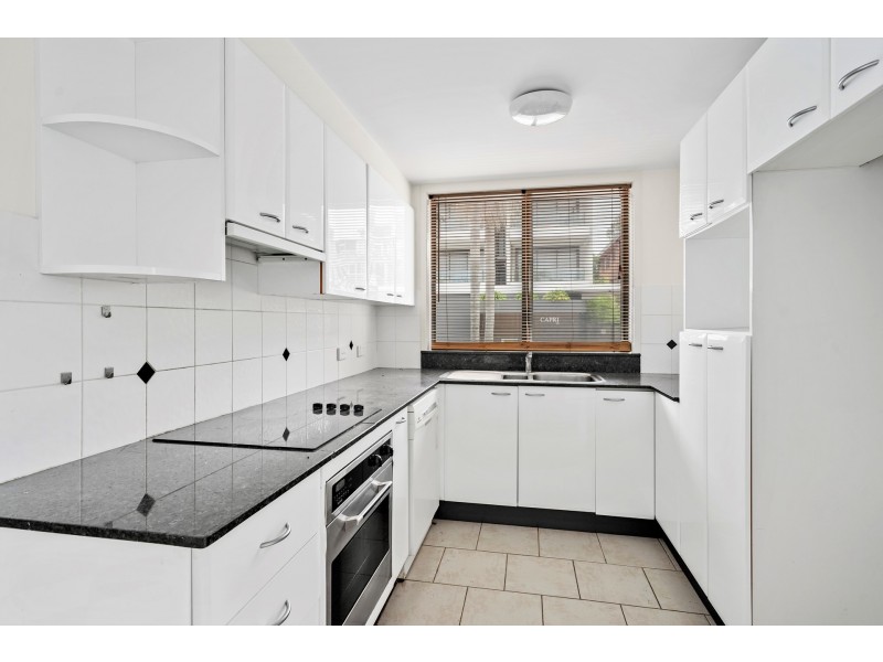 4/14 Lynn Avenue, Point Frederick NSW 2250