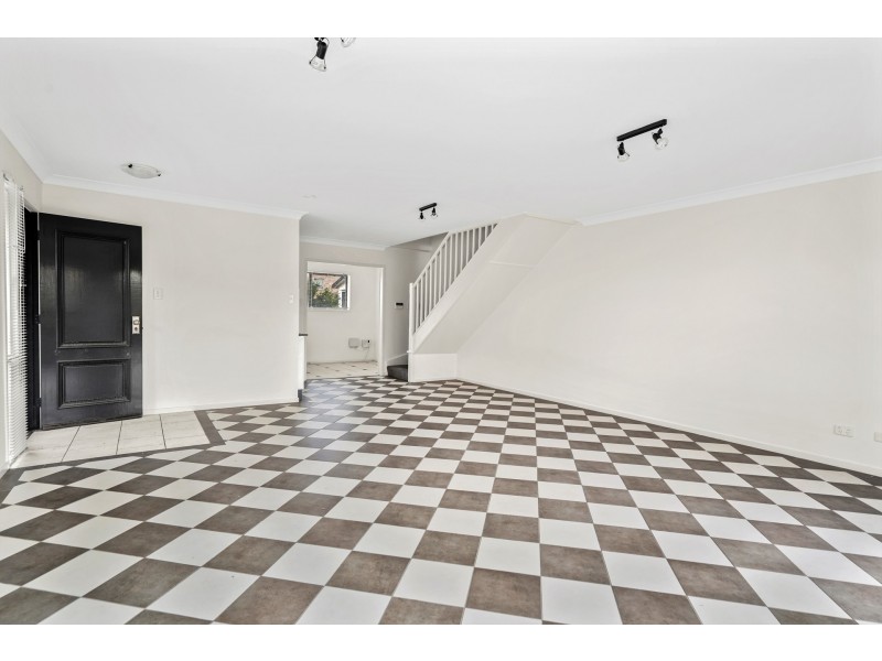 4/14 Lynn Avenue, Point Frederick NSW 2250