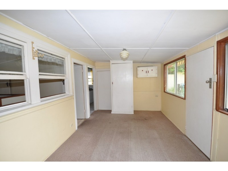 54 Albany Street, Point Frederick NSW 2250