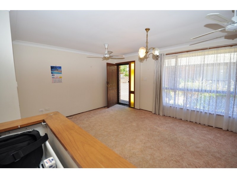 2/166 Albany Street, Point Frederick NSW 2250
