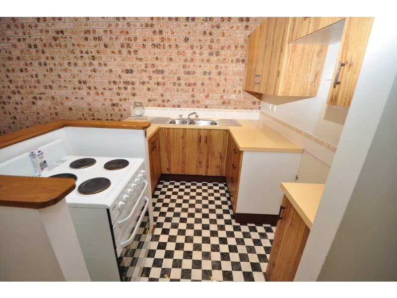 2/166 Albany Street, Point Frederick NSW 2250