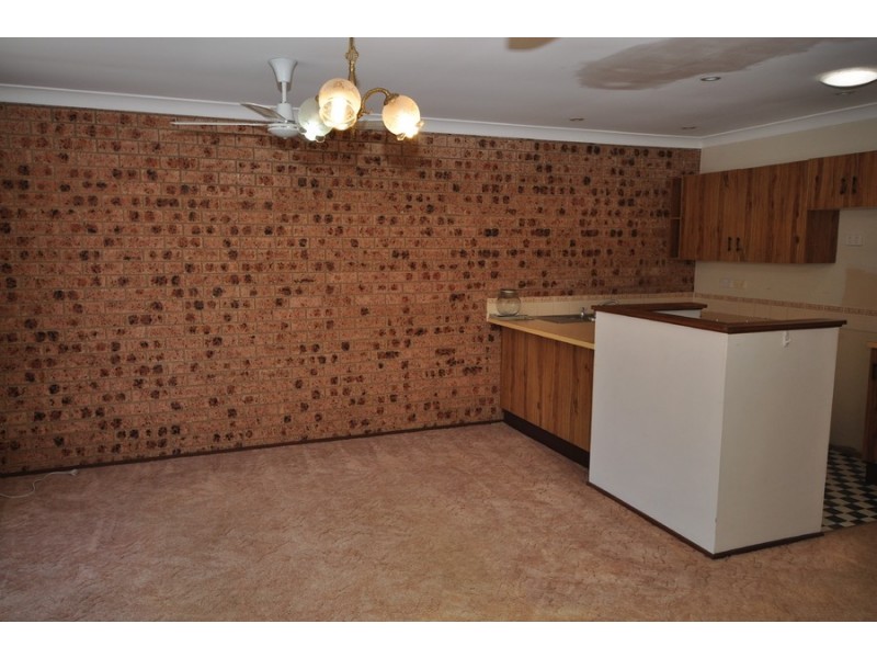 2/166 Albany Street, Point Frederick NSW 2250