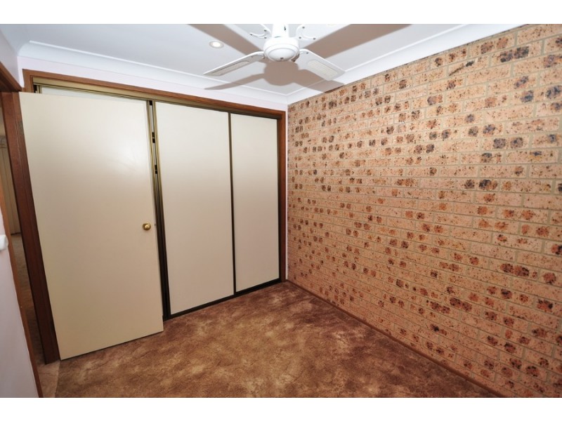 2/166 Albany Street, Point Frederick NSW 2250