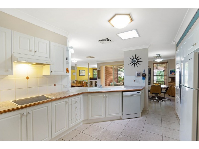 8 Republican Close, Narara NSW 2250