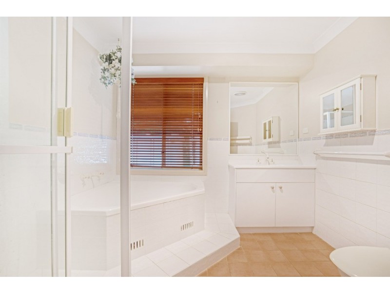 8 Republican Close, Narara NSW 2250