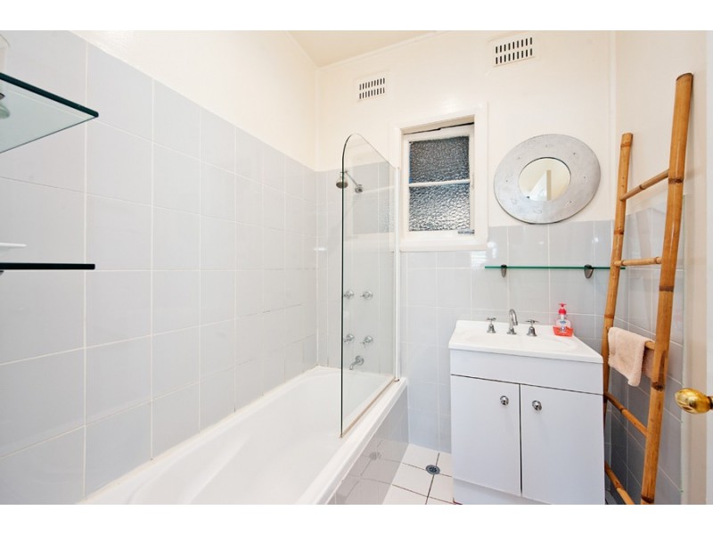 64 Dwyer Street, North Gosford NSW 2250