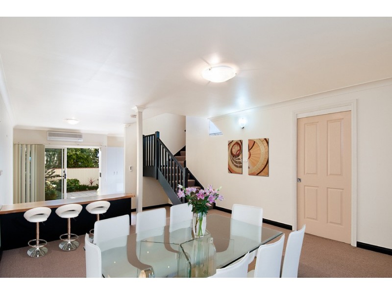 2/191 Albany Street, Point Frederick NSW 2250