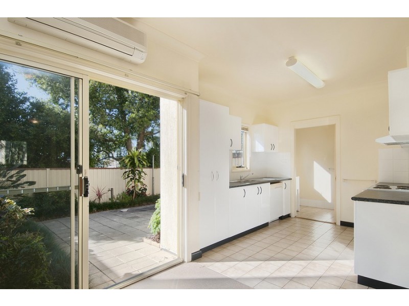 2/191 Albany Street, Point Frederick NSW 2250