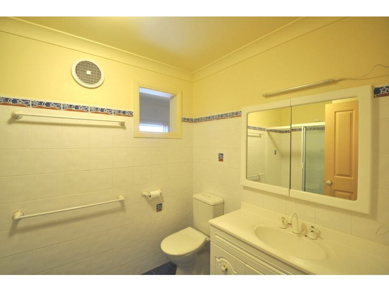 2/191 Albany Street, Point Frederick NSW 2250