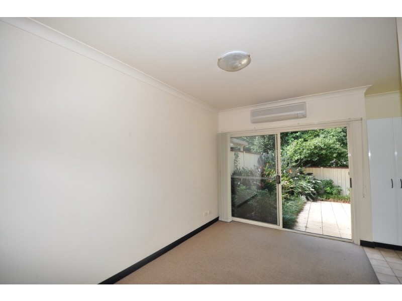 2/191 Albany Street, Point Frederick NSW 2250