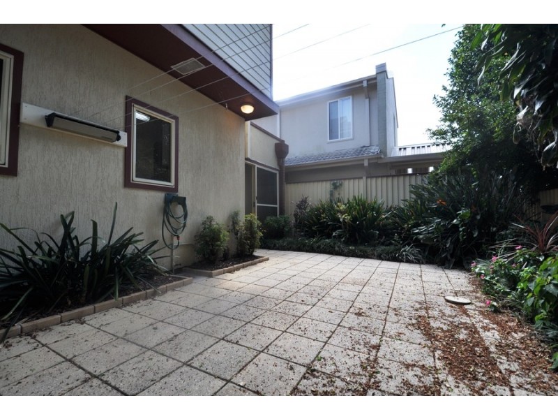 2/191 Albany Street, Point Frederick NSW 2250