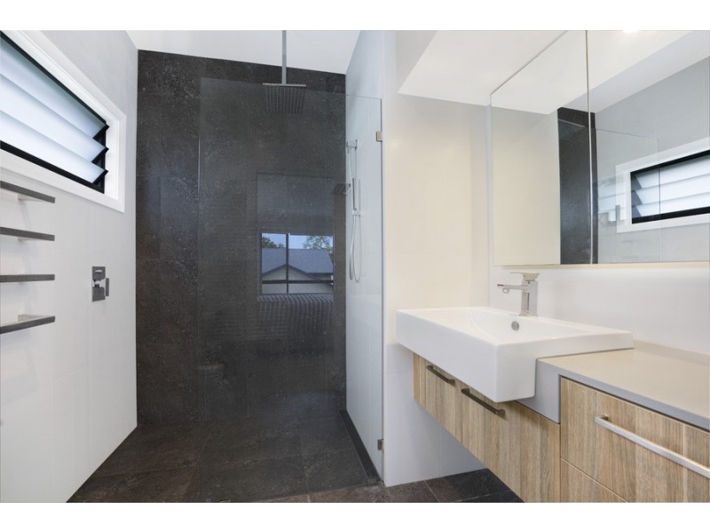 40 Albany Street, Point Frederick NSW 2250