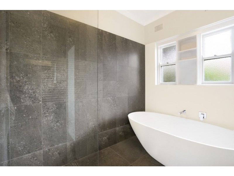 40 Albany Street, Point Frederick NSW 2250