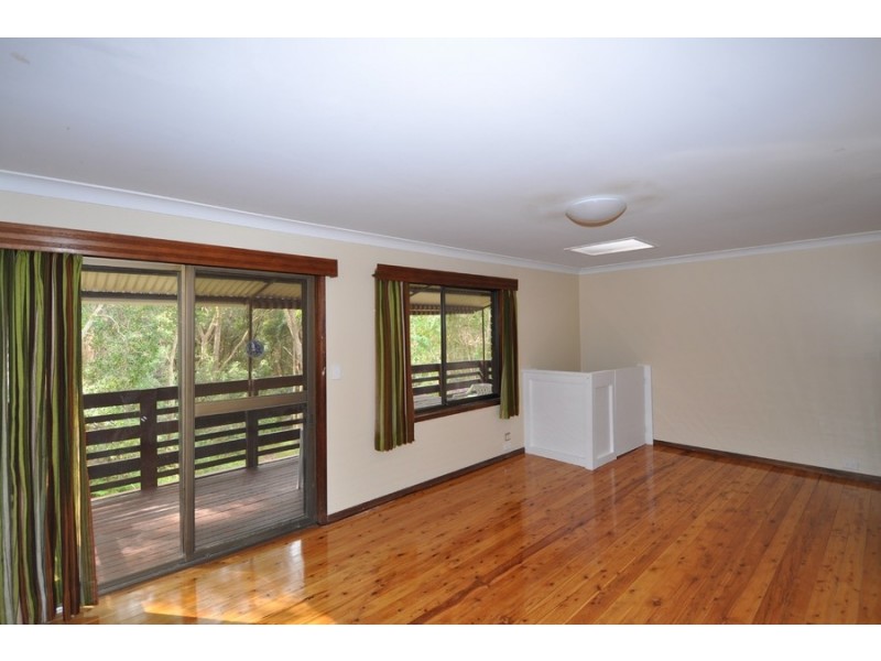 19 Nari Avenue, Point Clare NSW 2250