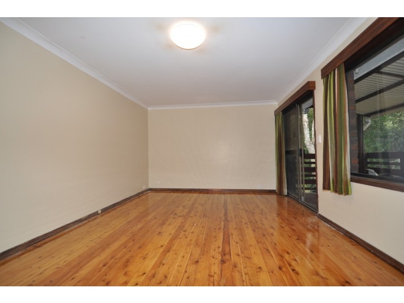 19 Nari Avenue, Point Clare NSW 2250