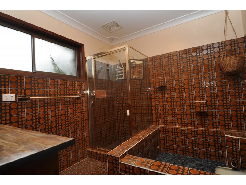 19 Nari Avenue, Point Clare NSW 2250