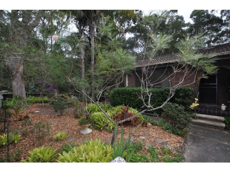 19 Nari Avenue, Point Clare NSW 2250