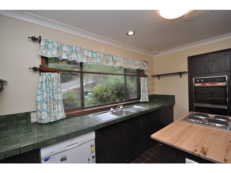 19 Nari Avenue, Point Clare NSW 2250