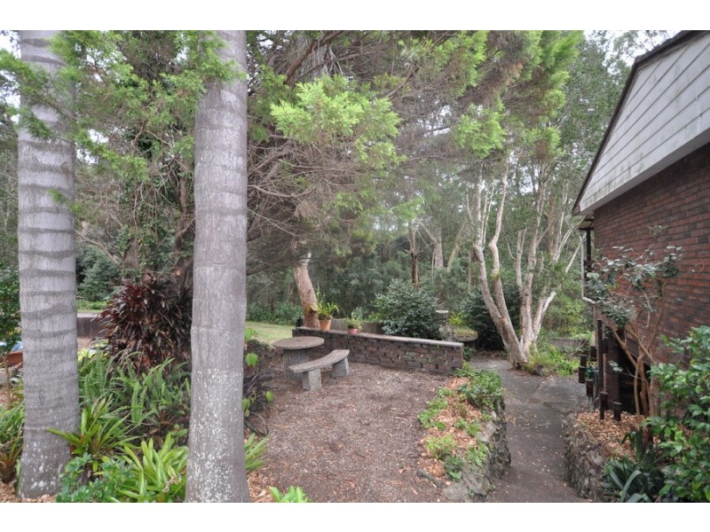 19 Nari Avenue, Point Clare NSW 2250