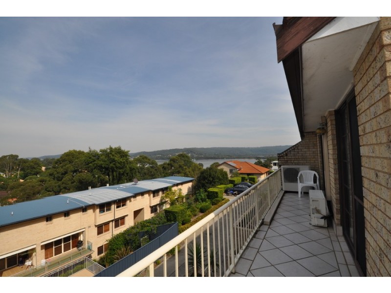 1/1 Joseph Lloyd Close, Gosford NSW 2250