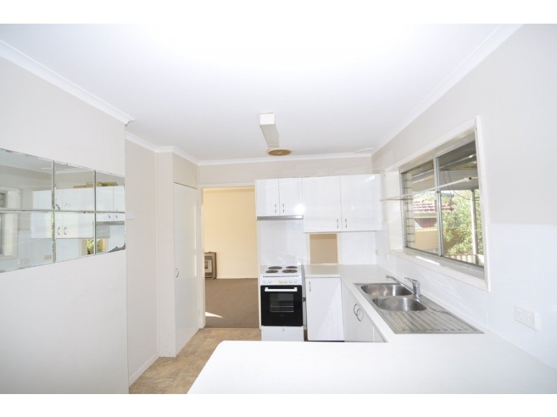 39 Orange Parade, Wyoming NSW 2250