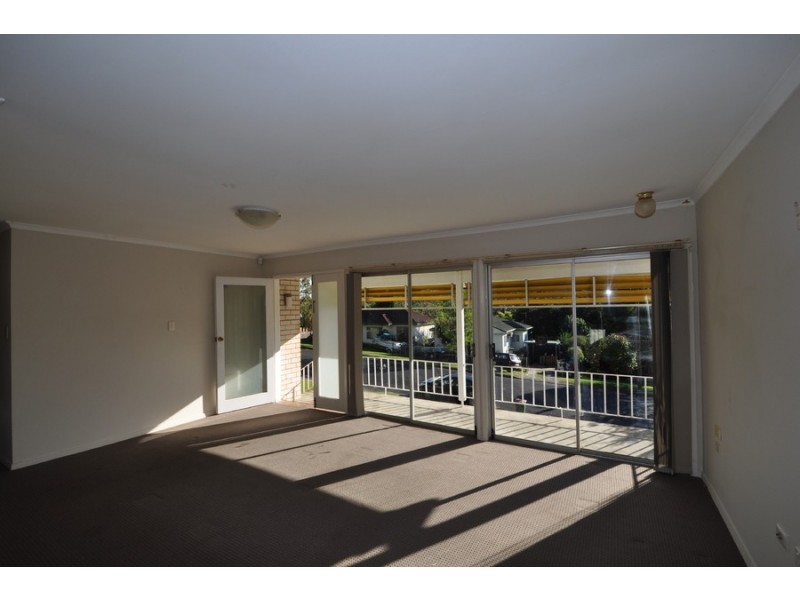 39 Orange Parade, Wyoming NSW 2250