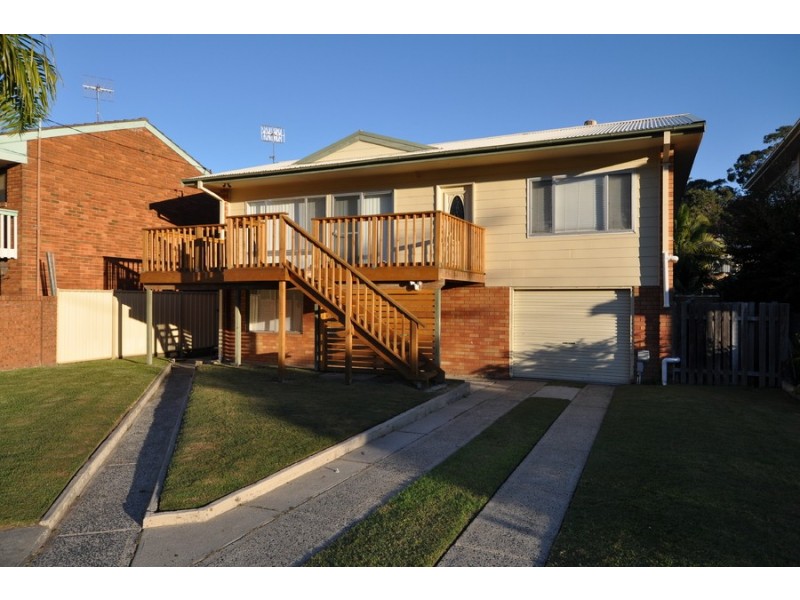 8 Blue Waters Parade, Tascott NSW 2250