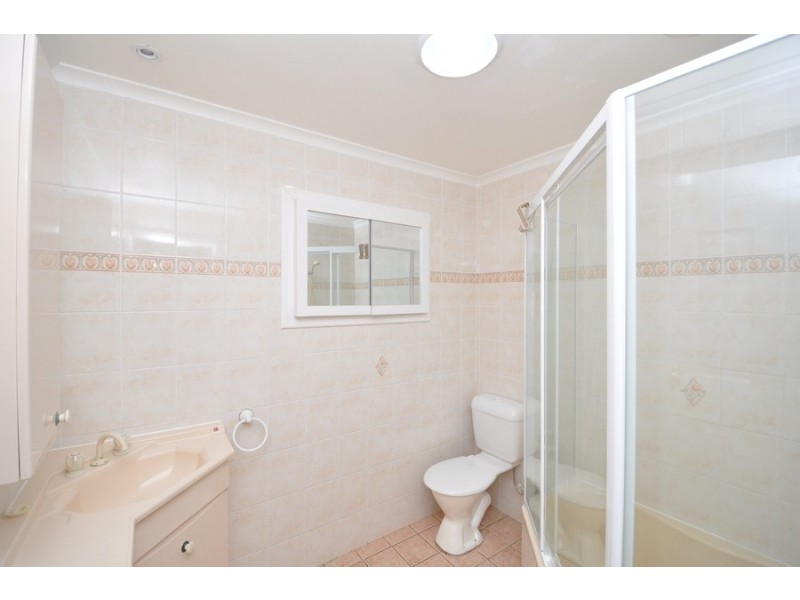 8 Blue Waters Parade, Tascott NSW 2250