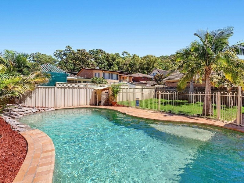 8 Blue Waters Parade, Tascott NSW 2250