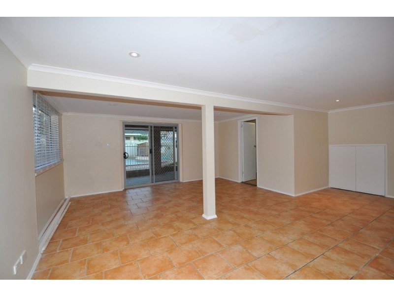 8 Blue Waters Parade, Tascott NSW 2250