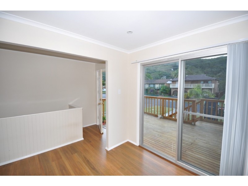 8 Blue Waters Parade, Tascott NSW 2250