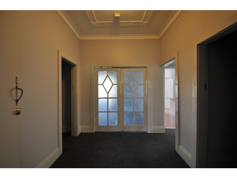 8 York Street, East Gosford NSW 2250