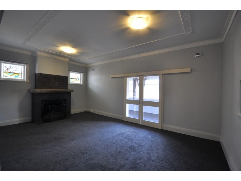 8 York Street, East Gosford NSW 2250