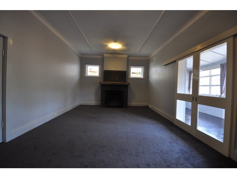 8 York Street, East Gosford NSW 2250