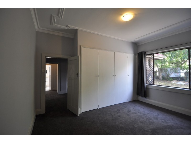 8 York Street, East Gosford NSW 2250